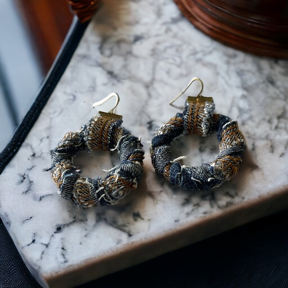 Beautiful wrap denim hoop earrings - Picture 1 of 3
